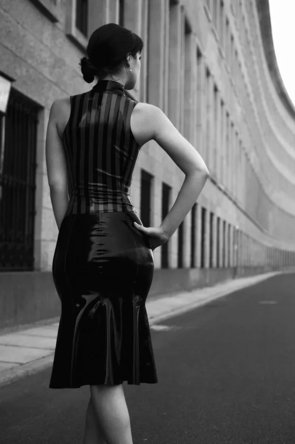 Vintage 60s Style Latex Flared Skirt – Knee-Length Retro A-Line Design